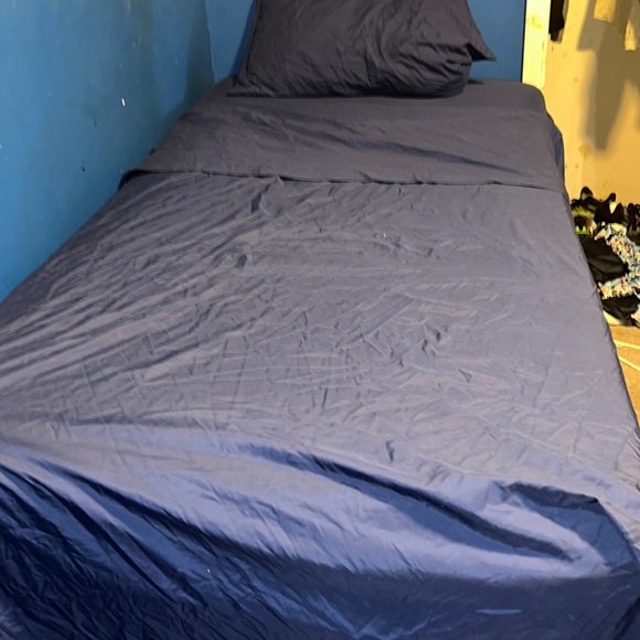 Bed set - Picture 3 of 3